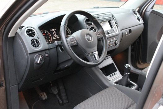 Volkswagen Tiguan - 1.4 TSI Comfort&Design Edition Panodak, Navi, Xenon, PDC - 1