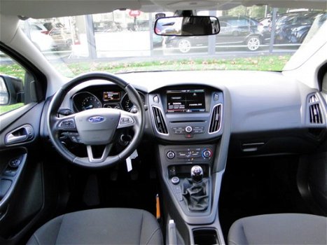 Ford Focus - 1.0 Trend Edition Navi/Cruise/PDC/Trekhaak - 1