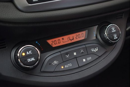 Toyota Yaris - 1.0 VVT-i Aspiration 5-deurs 70pk | Climate Control | Bluetooth | Achteruitrijcamera - 1