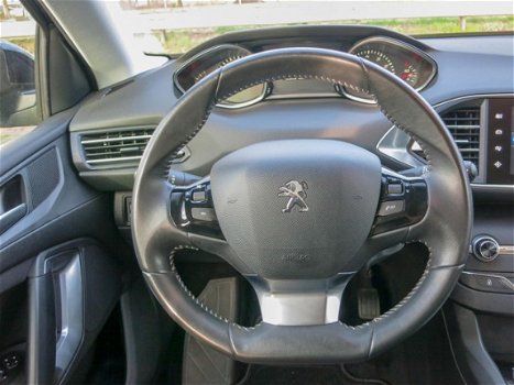 Peugeot 308 - Active navi/trekhaak NIEUWJAARSKNALLER - 1