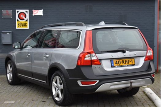 Volvo XC70 - 2.4D MOMENTUM - AUTOMAAT - NAVI - LEER - 1