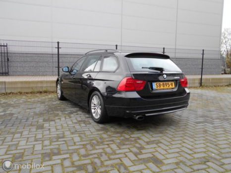 BMW 3-serie Touring - 320i Parkeersensoren, Climate Control - 1