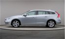 Volvo V60 - D6 AWD Geartr Plug-In Hybrid Momentum, Automaat, Navigatie - 1 - Thumbnail