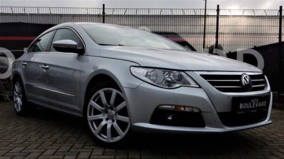 Volkswagen Passat CC - 2.0 TDI BlueMotion 5p - 1