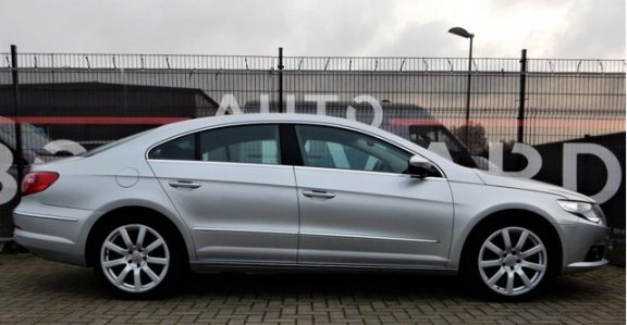 Volkswagen Passat CC - 2.0 TDI BlueMotion 5p - 1