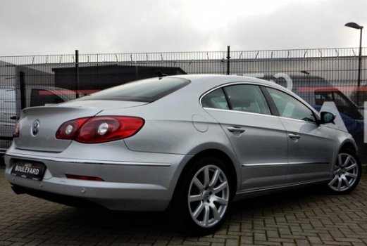 Volkswagen Passat CC - 2.0 TDI BlueMotion 5p - 1