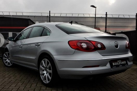 Volkswagen Passat CC - 2.0 TDI BlueMotion 5p - 1