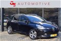 Renault Clio Estate - 0.9 TCe Night&Day 90PK 1e eig met navi, bt tel, airco, cruise control en lmv - 1 - Thumbnail