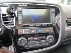 Mitsubishi Outlander - 2.0 PHEV Instyle 4x4, camera, navigatie