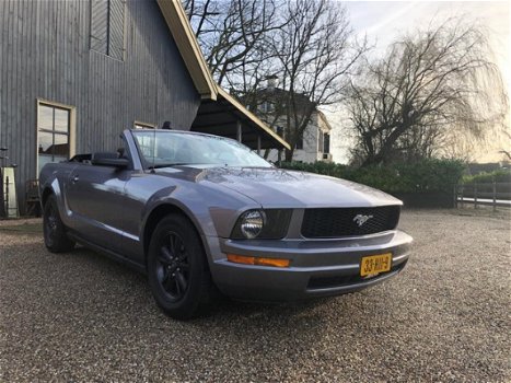 Ford Mustang - USA 4.0 V6 CABRIOLET - 1