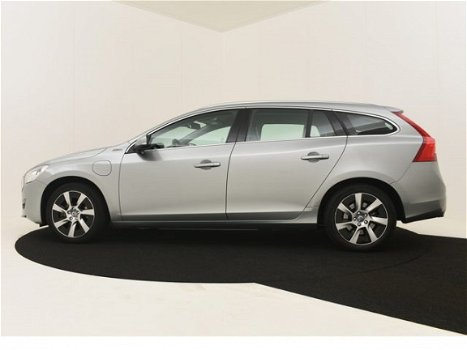 Volvo V60 - 2.4 D6 AWD Plug-In Hybrid Pure Limited | Leder | Memory seats | Intellisafe | Trekhaak - 1