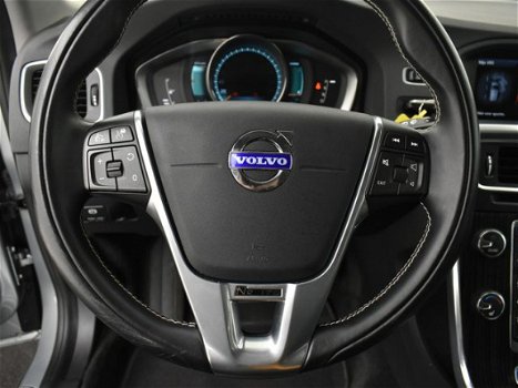 Volvo V60 - 2.4 D6 AWD Plug-In Hybrid Pure Limited | Leder | Memory seats | Intellisafe | Trekhaak - 1