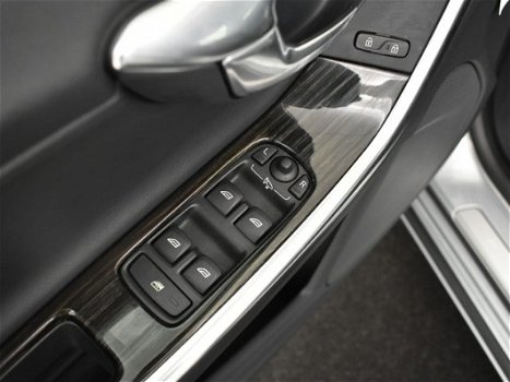 Volvo V60 - 2.4 D6 AWD Plug-In Hybrid Pure Limited | Leder | Memory seats | Intellisafe | Trekhaak - 1