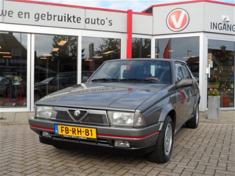 Alfa Romeo 75 - 2.0 T.Spark incl. onderdelen - 1