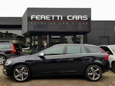 Volvo V60 - 2.4 D6 AWD R-DESIGN PLUG-IN HYBRID AUT6 SCHUIFDAK LEDER NAVI XENON LMV PDC TREKHAAK - 1