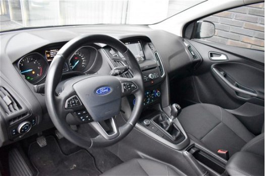 Ford Focus Wagon - 1.5 TDCI 120PK ECC LM VELGEN NAVIGATIE CRUISE CD CV+AB - 1
