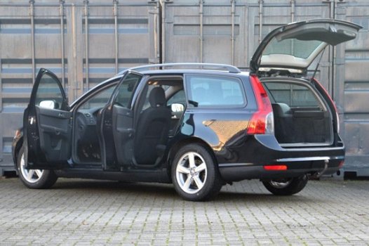 Volvo V50 - 1.8 125PK Xenon Climate Stoelverw Trekh Nwe Banden - 1