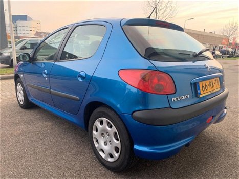 Peugeot 206 - 1.6-16V Gentry ✅NAP, AIRCO, 3XSLEUTELS, STUURBEKR, ELEC RAMEN, BOEKJES - 1