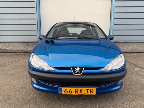 Peugeot 206 - 1.6-16V Gentry ✅NAP, AIRCO, 3XSLEUTELS, STUURBEKR, ELEC RAMEN, BOEKJES - 1