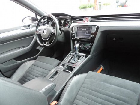 Volkswagen Passat Variant - 1.4 TSI GTE Highline (leer, panodak, 7%bijtelling) - 1