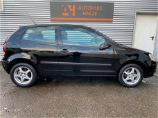 Volkswagen Polo - 1.2 Trendline *AIRCO*PDC*ELEKTR. RAMEN*LM VELGEN*STUURBEKR