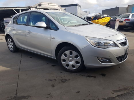 OPEL ASTRA 1.6 J AUTOMAAT - 1