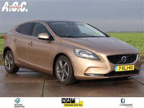 Volvo V40 - 1.6 D2 Momentum AUTOMAAT Navi PDC ECC - 1