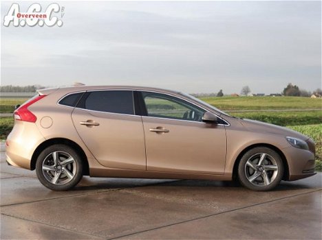 Volvo V40 - 1.6 D2 Momentum AUTOMAAT Navi PDC ECC - 1