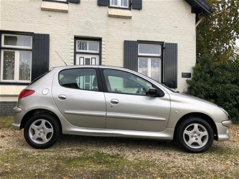 Peugeot 206 - 1.4 Air-line 3 Clima/5DRS/Elek-ramen/APK/NAP - 1