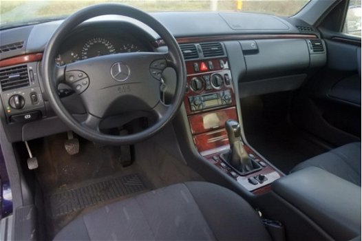 Mercedes-Benz E-klasse - 200 CDI Classic airco 147 dkm - 1