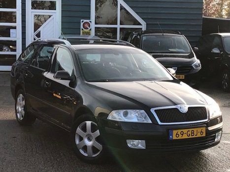 Skoda Octavia Combi - 1.6 FSi 115PK Elegance Attractive Business/ECC/LMV/Navi/Xenon - 1