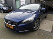 Volvo V40 - V40 2.0 D4 Ocean Race PANO LEDER Full Options Inruil Mogelijk - 1 - Thumbnail