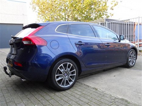 Volvo V40 - V40 2.0 D4 Ocean Race PANO LEDER Full Options Inruil Mogelijk - 1