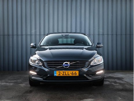 Volvo V60 - 2.4 D6 AWD, Prijs incl. Plug-In Hybrid Momentum, 1 Ste Eigenaar, Dealer Onderhoud., NL-A - 1
