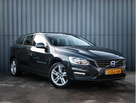 Volvo V60 - 2.4 D6 AWD, Prijs incl. Plug-In Hybrid Momentum, 1 Ste Eigenaar, Dealer Onderhoud., NL-A - 1