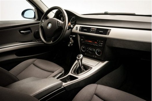 BMW 3-serie Touring - 318i 143 Pk Business Line Airco/Originele Audio/Parkeersensoren/16