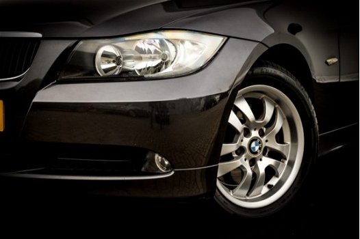 BMW 3-serie Touring - 318i 143 Pk Business Line Airco/Originele Audio/Parkeersensoren/16