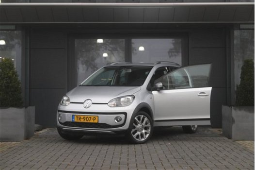 Volkswagen Up! - 1.0 cross up BlueMotion | Airco | Cruise Control | Navigatie | Parkeersensoren - 1