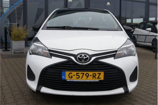 Toyota Yaris - 1.0 VVT-i Aspiration Bi-Tone Licht metaal + € 350 - 1