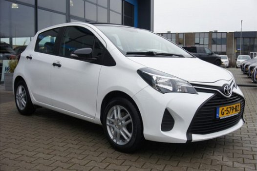 Toyota Yaris - 1.0 VVT-i Aspiration Bi-Tone Licht metaal + € 350 - 1