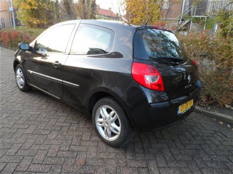 Renault Clio - 1.2-16V Special Line - 1