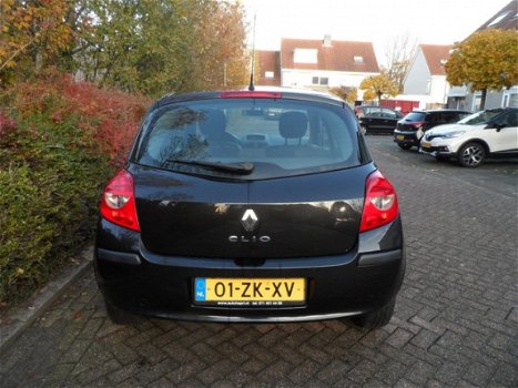 Renault Clio - 1.2-16V Special Line - 1