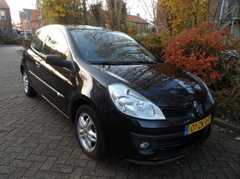 Renault Clio - 1.2-16V Special Line - 1