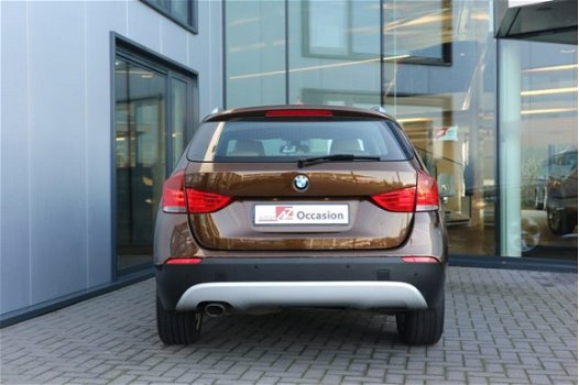 BMW X1 - sDrive18d Executive / Automaat / Navigatie - 1