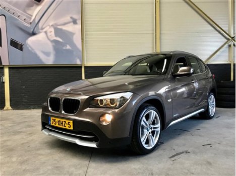 BMW X1 - SDrive20i Automaat | Panoramadak | Navigatie | - 1