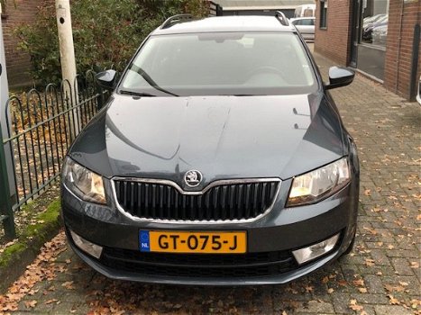 Skoda Octavia Combi - 1.6 TDI Greentech Ambition Businessline Automaat/Alu wielen/Airco-Ecc/Navigati - 1