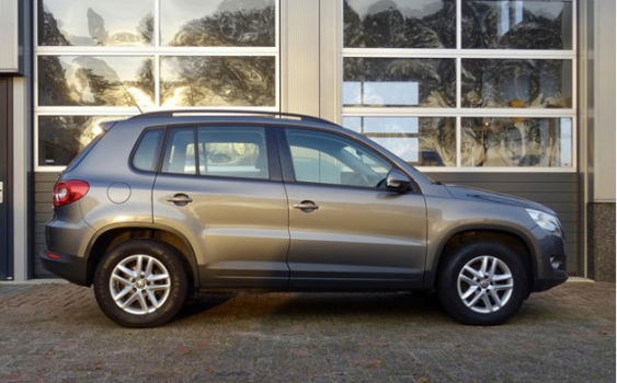 Volkswagen Tiguan - 1.4 TSI Comfort&Design NAVI - 1