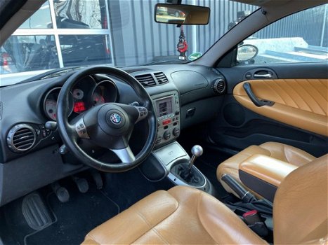 Alfa Romeo GT - 2.0 JTS Distinctive Leder, Navi, Bose sound system, Cruise-C, Climate-C, NL auto, On - 1