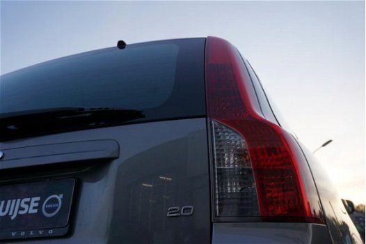 Volvo V50 - 2.0 145pk Edition I Trekhaak/Leder/Roofrails/6mnd garantie - 1