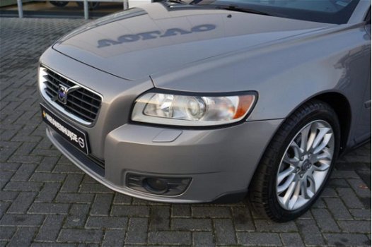 Volvo V50 - 2.0 145pk Edition I Trekhaak/Leder/Roofrails/6mnd garantie - 1